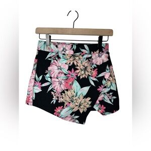 About A Girl Los Angeles Tropical Floral Print Skort Black Pink Green Size Small